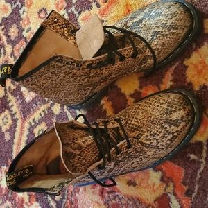 Dr Martens Snake print boots!